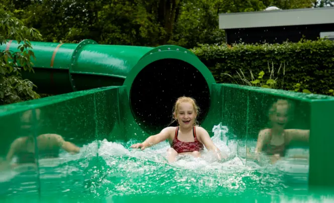 Waterglijbaan zwembad vakantie Twente Camping Kaps
